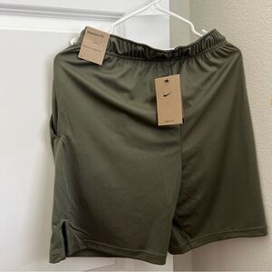 Nike Green Athletic Shorts Lightweight Moisture-Wicking